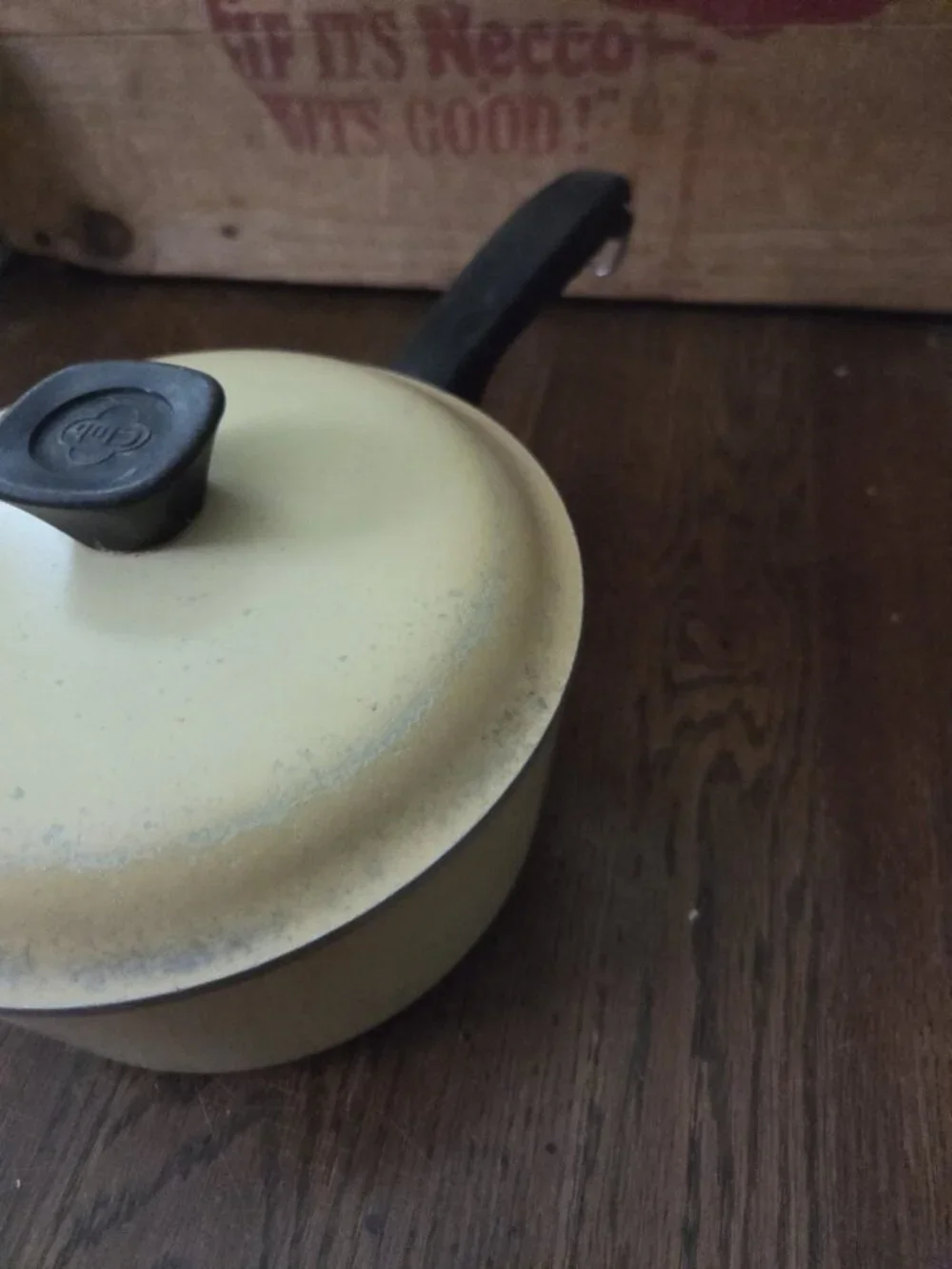 Club Vintage Aluminum Harvest Gold Yellow Pot Pan Lid 2 Qt